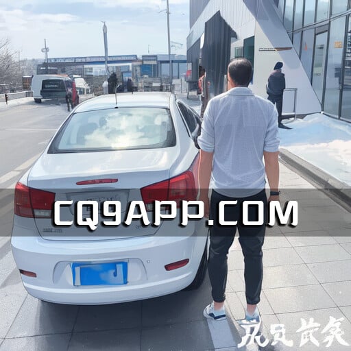 2023100612 安徽男子光脚开车，车祸现场惊现撞翻服务区石墩一幕
