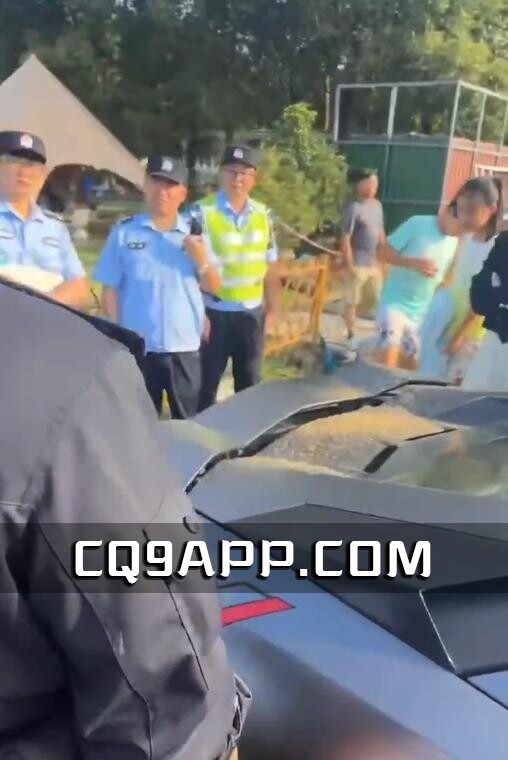 2023110111 男孩在价值百万的兰博基尼上堆沙子导致清理费用达万，车主表示已解决