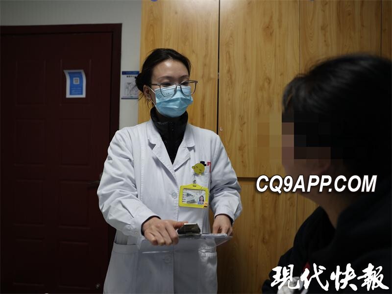 2023112512 白日即刻进入梦乡，女子苦战通宵痛魔十四年