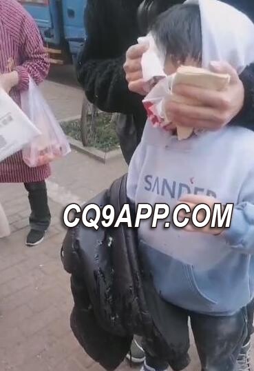 2023120715 江西8岁男童遭恶犬攻击面临重建术，施主人仍未露面