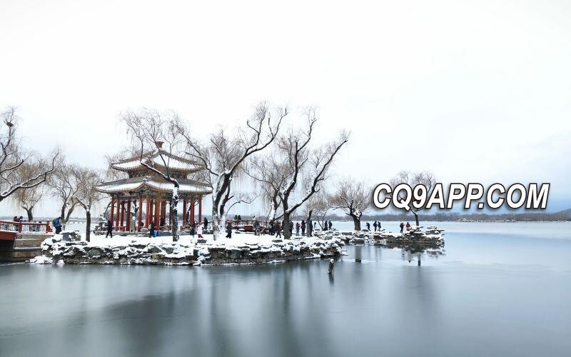 2023121212 首都公园迎春雪，市民尽享银装素裹的美景