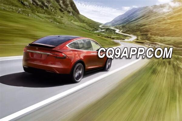 2023121213 特斯拉车主插队未遂堵后车 斥责被录像司机应该开哈弗