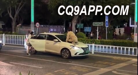 2023121311 福建女子网约车遗失手机含珍贵资料，男伴愤而占据车头怒斥司机