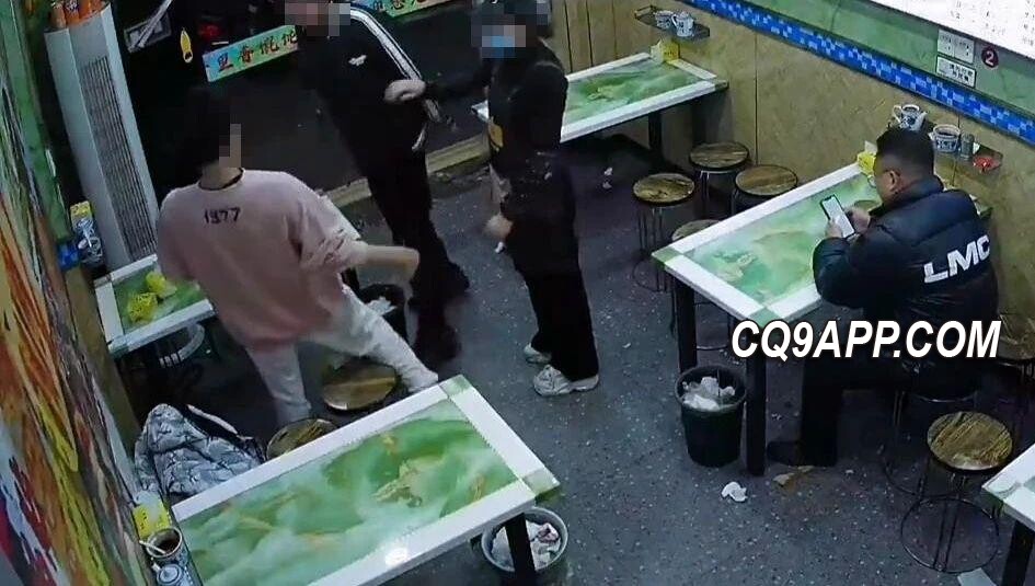 2023121512 调味风波：常州馄饨店發生顾客与老板冲突事件