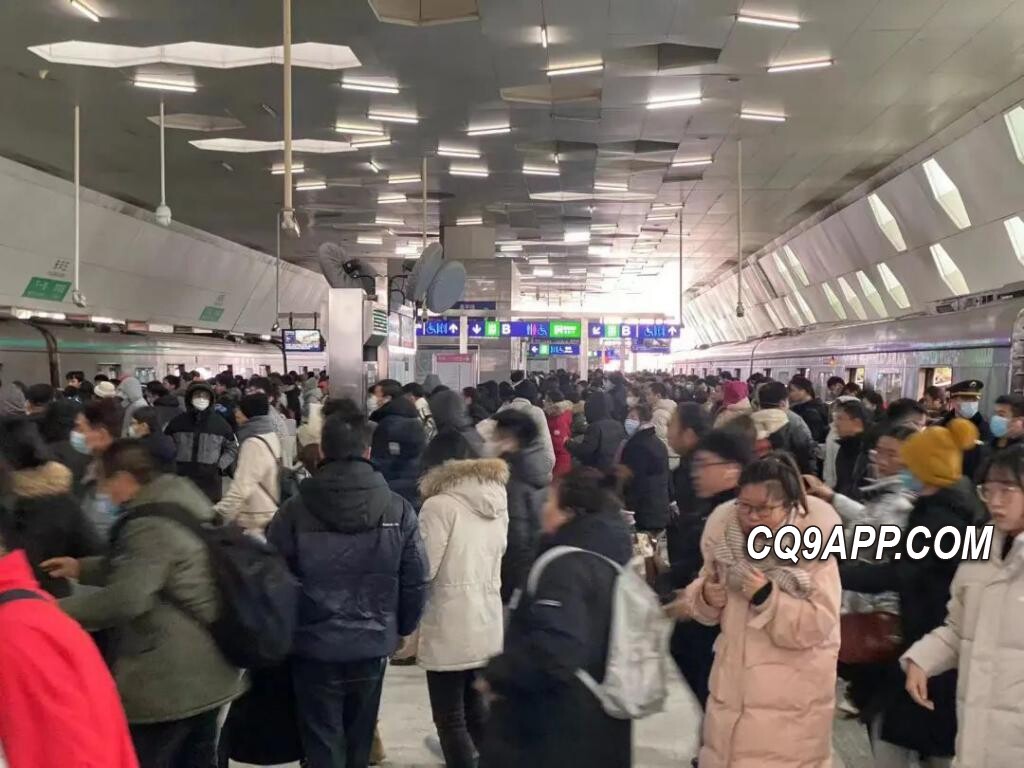 2023121621 地铁昌平线事故引发全线降速运行，北京市民换乘提示