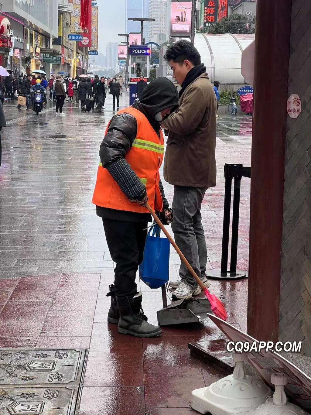 2023121911 长沙饭店默默送温暖，免费爱心餐暖人心