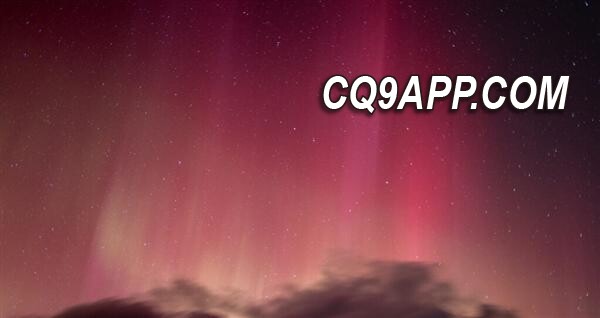 2023122013 新疆上演自然光影秀：奇异冰晶灯柱现身夜空