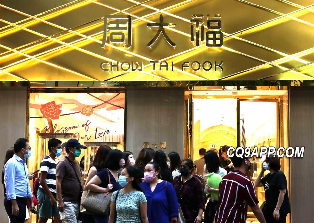 2023122411 周大福销售业绩跃居全球第七，超越传统奢侈品巨头