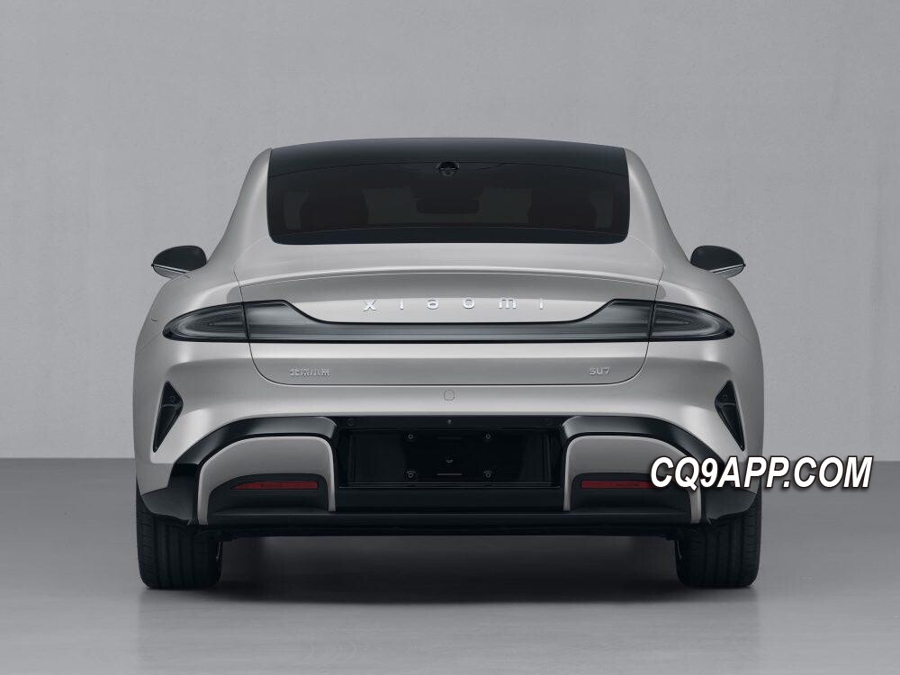 2023122712 小米将发布首款高性能su7轿车，雷军提前解答网友关注