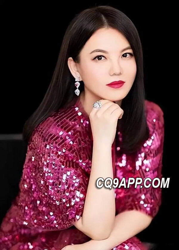 2024012615 李湘惊喜回归屏幕！携手李维嘉带货直播，引发网友热议