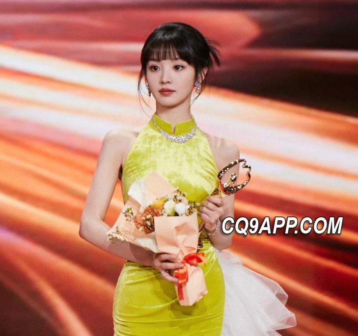 2024012708 明星互赠礼物引网友热议，田曦薇低价粘毛器成焦点