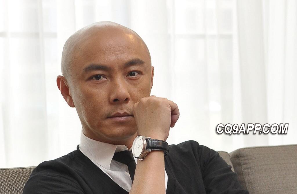 2024012812 张卫健演唱会彩排意外被砸，粉丝心疼四十载老将
