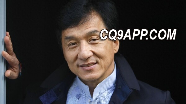 2024012912 成龙大哥亲自驾车惊现河南春晚，网友赞叹：真正的人民艺术家！