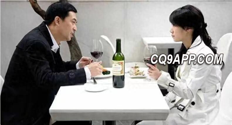 2024020111 荡漾暧昧波澜下的家庭防线：海藻如何守护婚姻的平静？