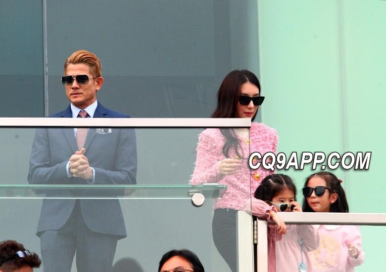 2024020711 郭富城带领全家支持爱马 首次曝光女儿们清晰面容