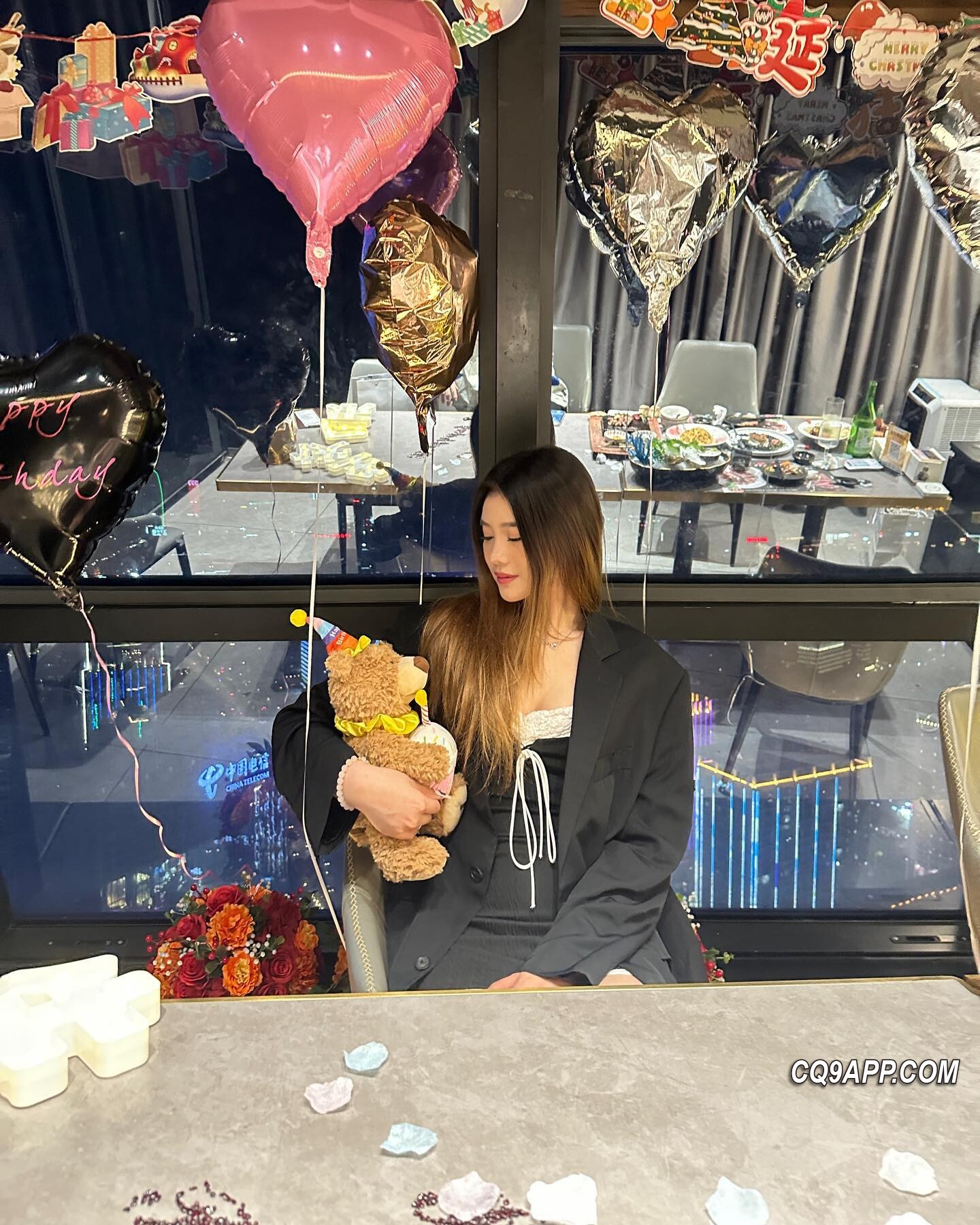 2024020721 徐杰女友晒旧日甜蜜瞬间，情侣合照引网友羡慕