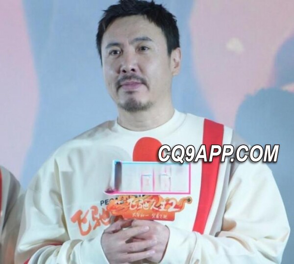 2024020722 沈腾出席新片首映引关注，术后颈部疤痕曝光引发网友热议