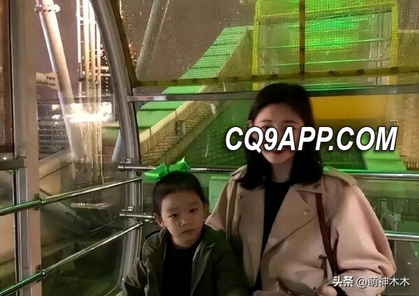 2024020812 汪小菲家族出游新加坡，网友关注女儿小玥儿状态