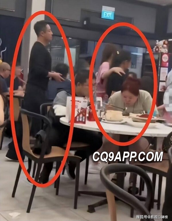2024021112 张兰一家新春游新加坡，汪小菲带女友同游引共鸣