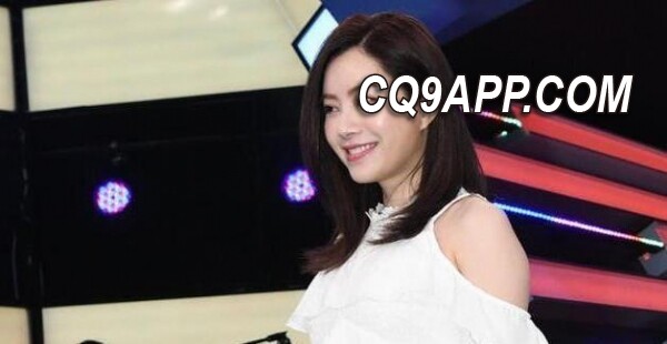 2024021412 春节长假不忘打卡，徐怀钰休闲装扮青春洋溢