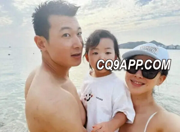 2024022612 朱珠海边泳装照曝光，尽显女神姿态，网友纷纷点赞